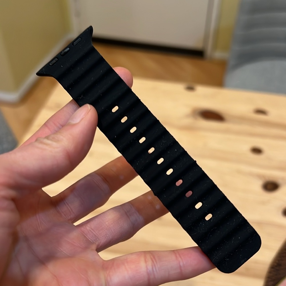 Black Apple ultra Watch band. 49mm. Generic. Mint - Picture 2 of 3